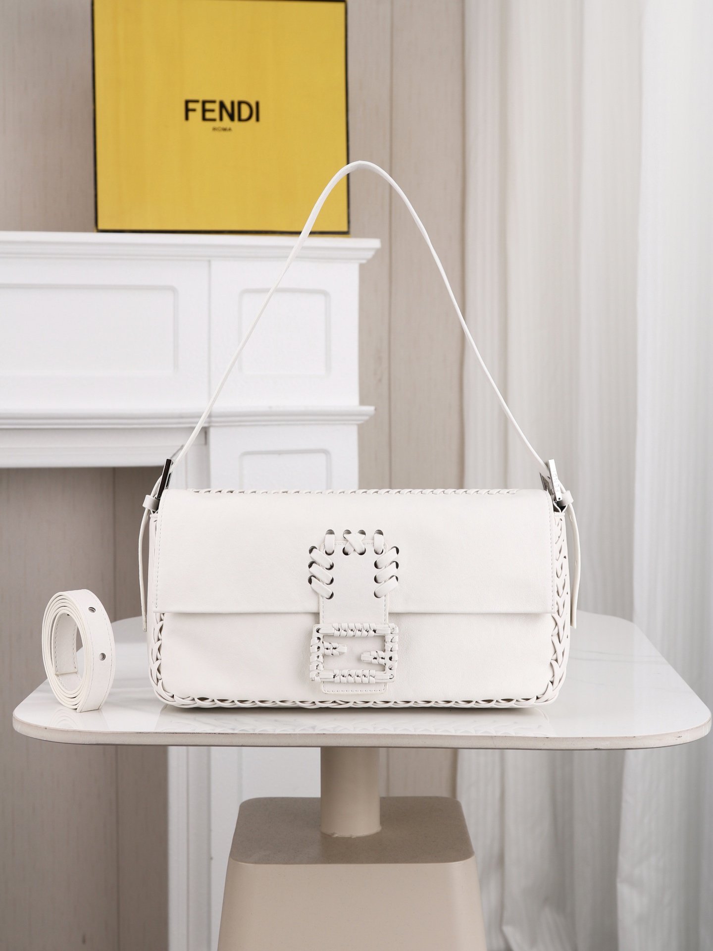 Fendi Baguette Whipstitch Blanc