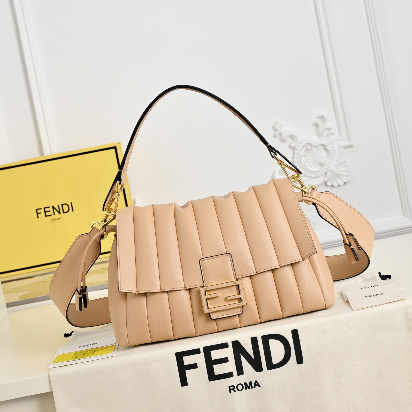 Fendi Mamma Baguette Medium Plissée Beige Rosé