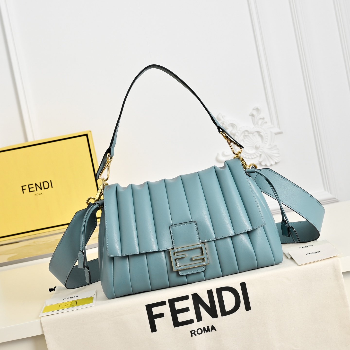 Fendi Mamma Baguette Medium Plissée Bleu Ciel