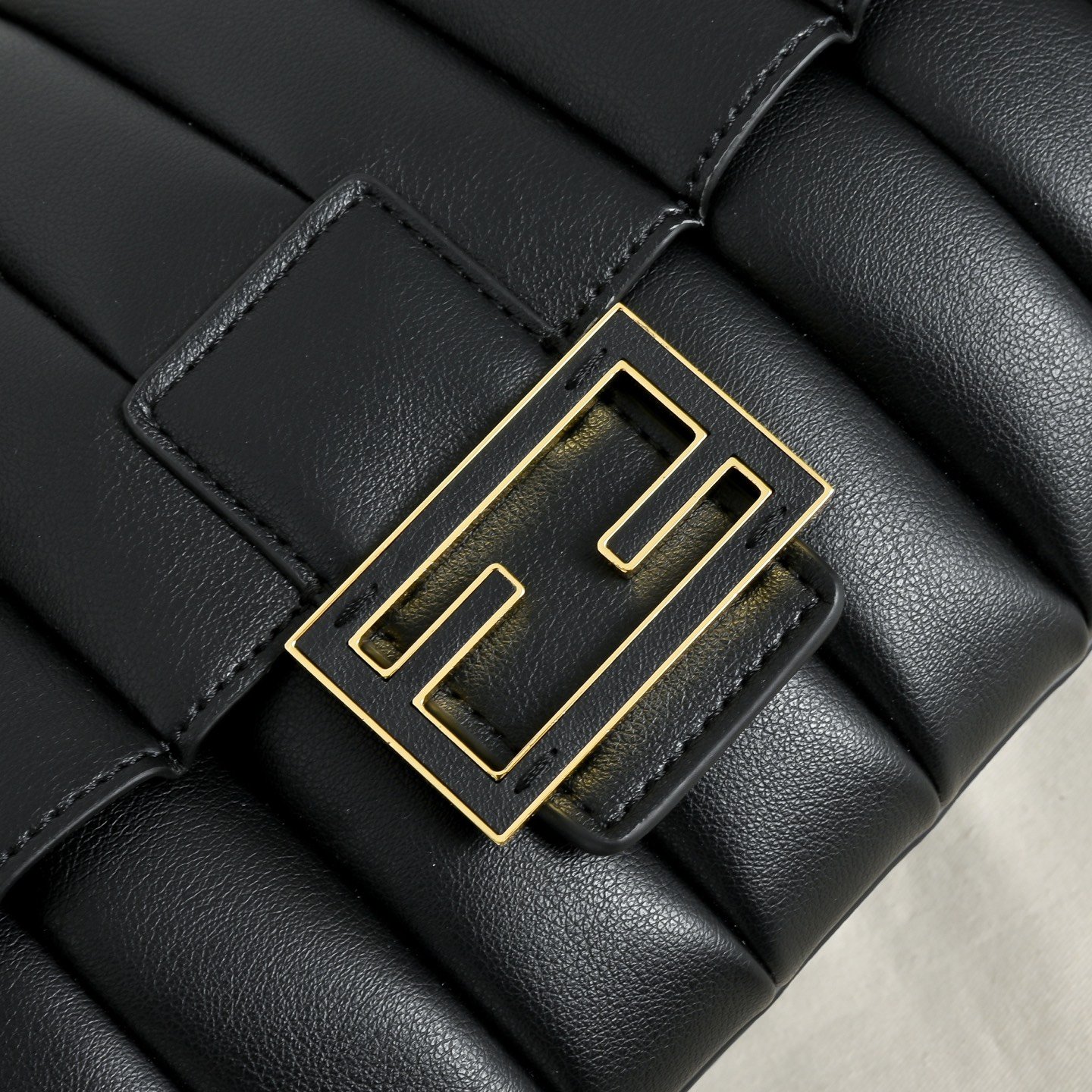 Fendi Mamma Baguette Medium Plissée Noir