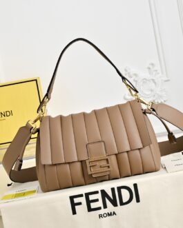Fendi Mamma Baguette Medium Plissée Taupe