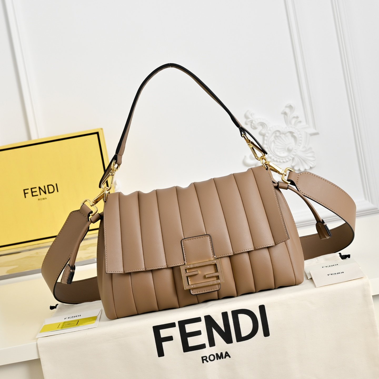 Fendi Mamma Baguette Medium Plissée Taupe
