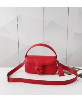 Coach Pillow Tabby 26 × 15 × 7,5 cm – Rouge