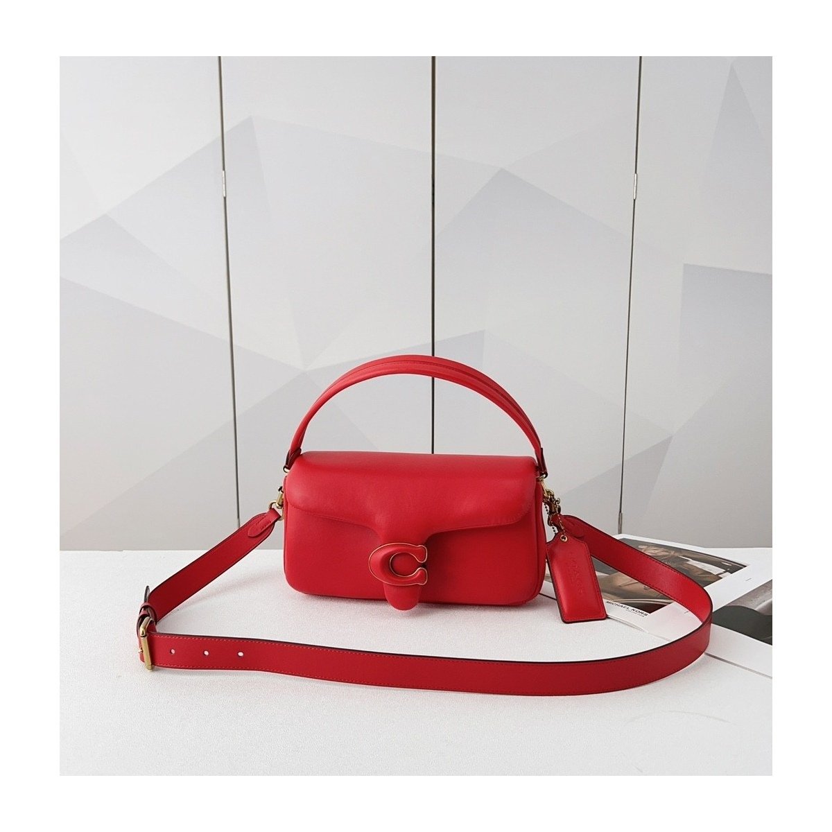 Coach Pillow Tabby 26 × 15 × 7,5 cm – Rouge