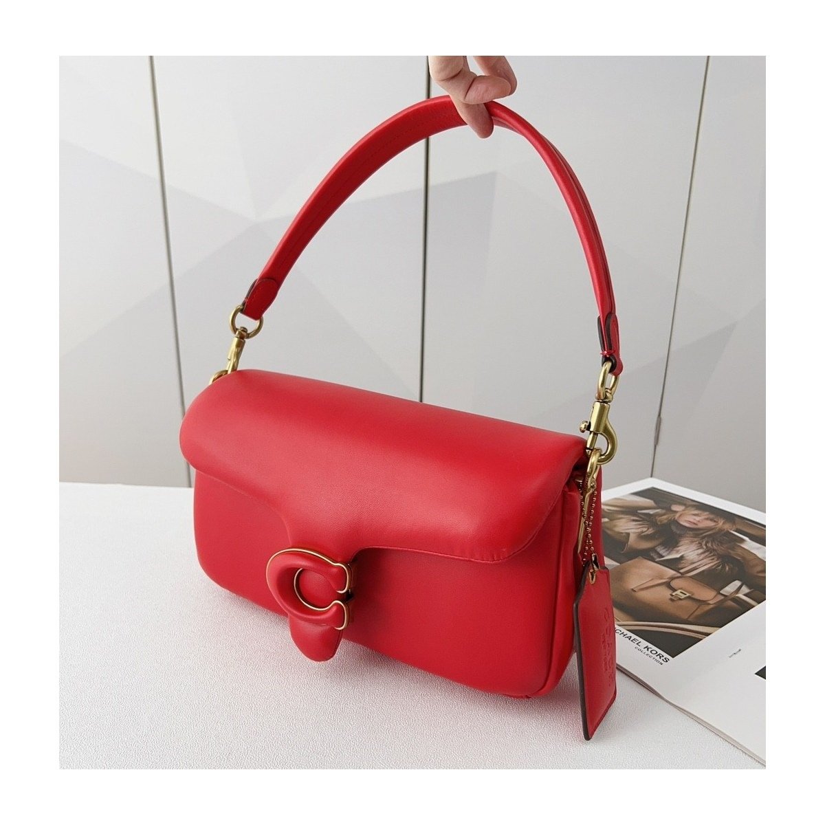 Coach Pillow Tabby 26 × 15 × 7,5 cm – Rouge
