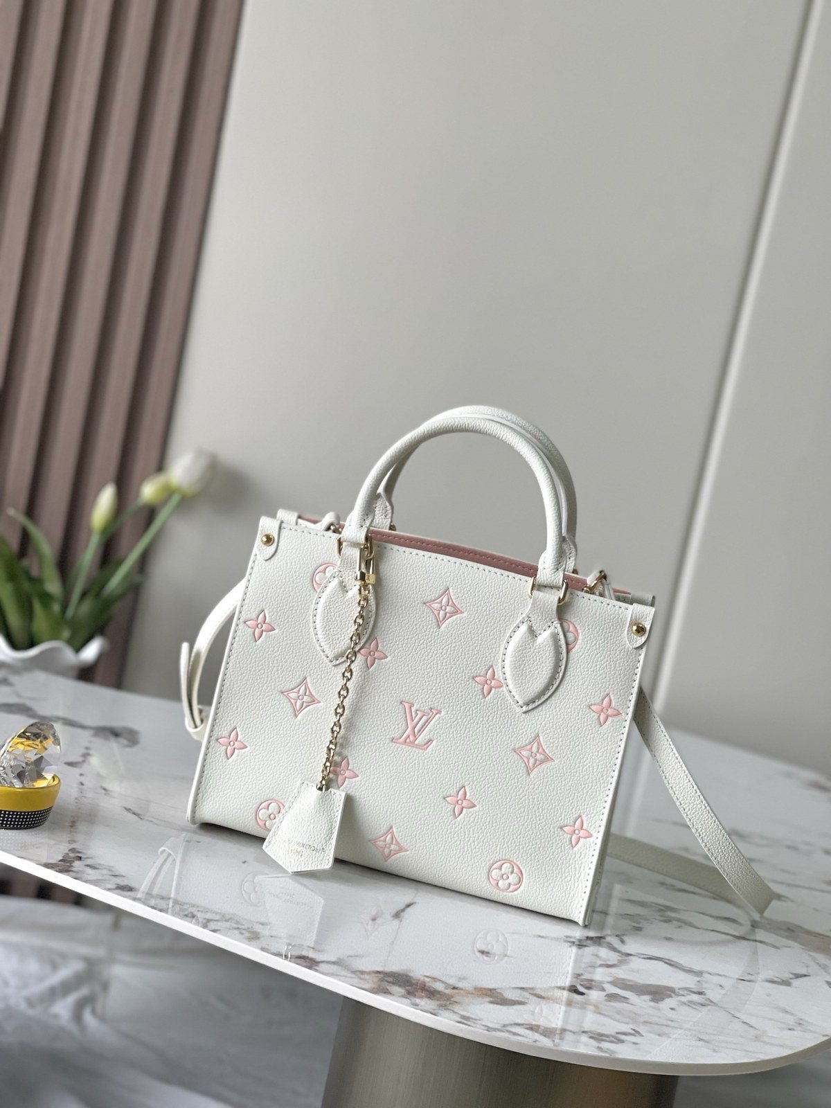 Louis Vuitton OnTheGo BB Blanc Rose