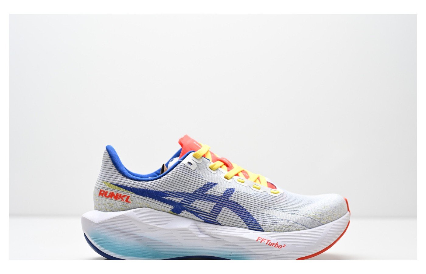 ASICS NOVABLAST 6 – Blanc / Bleu / Rouge / Jaune