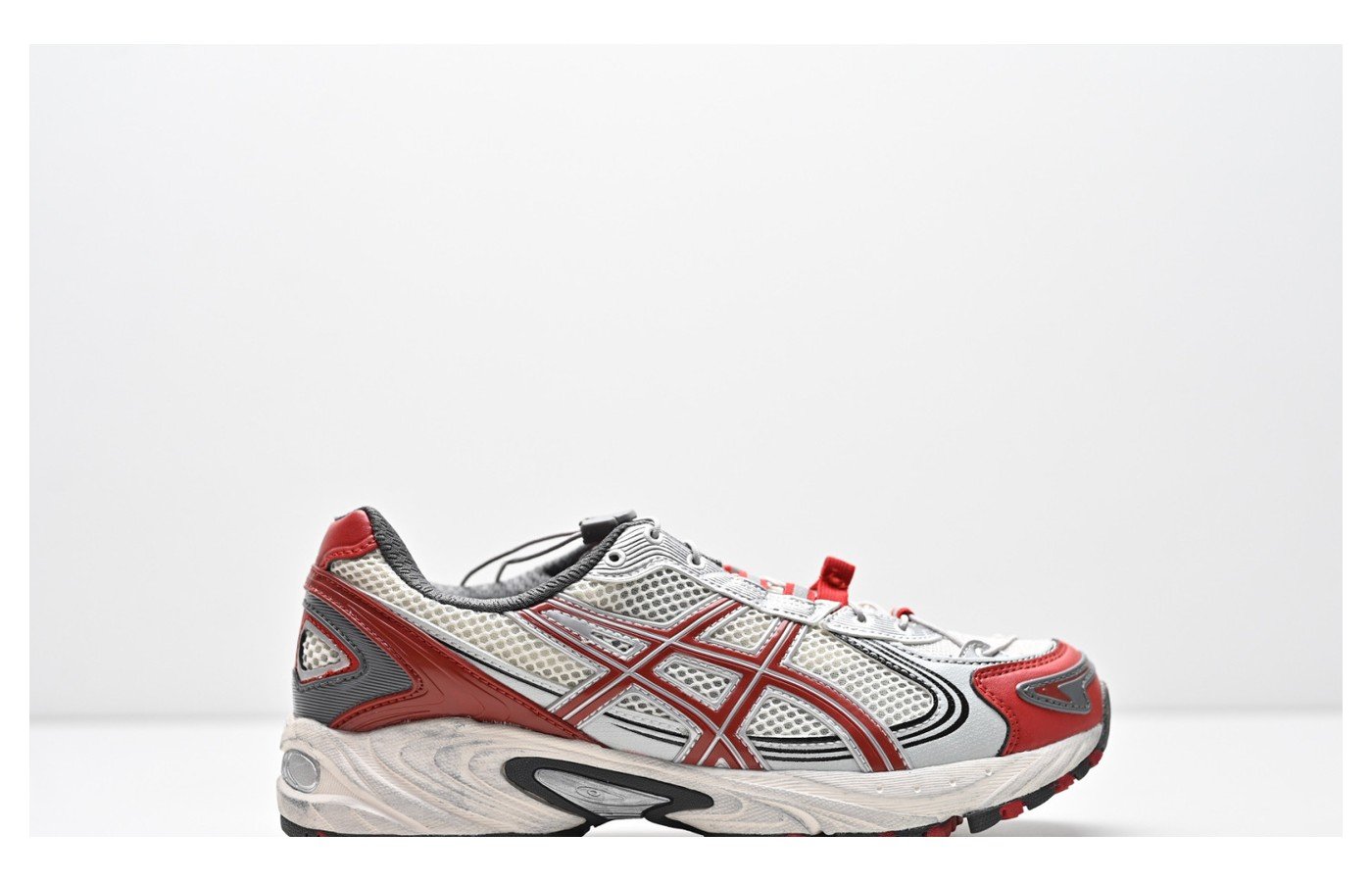 ASICS GEL-Kahana TR V4 – Argent / Rouge / Blanc