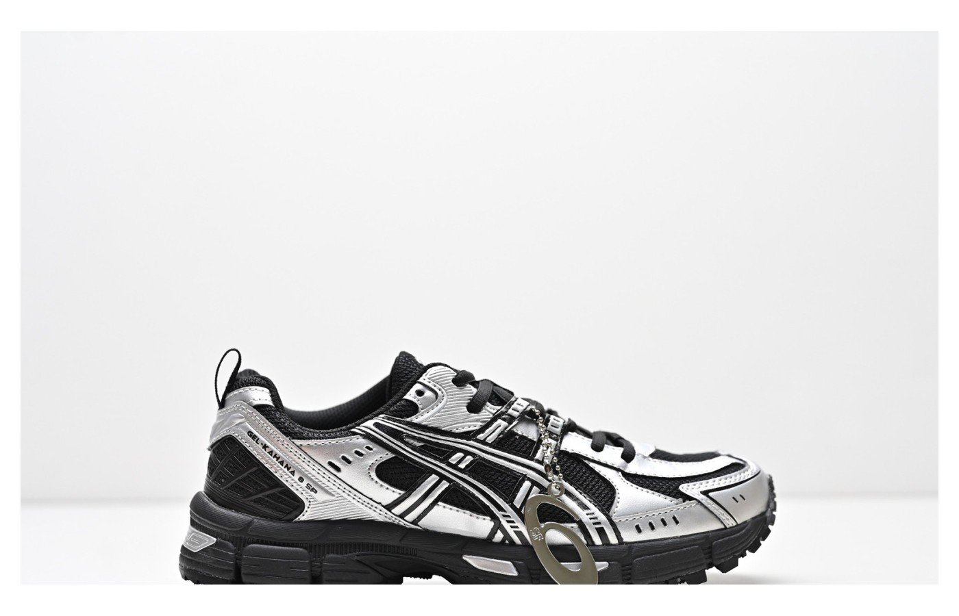 ASICS GEL-Kahana 8 SP – Noir / Blanc / Argent
