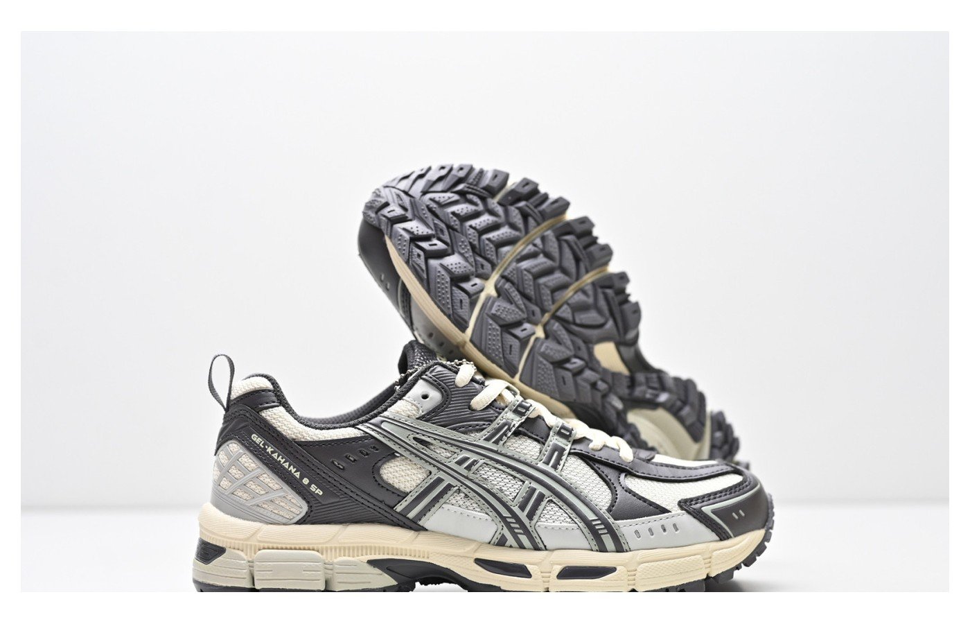 ASICS GEL-Kahana 8 SP – Gris / Kaki / Crème