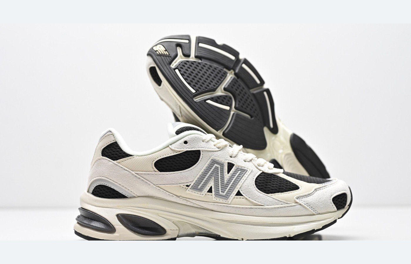 New Balance 509 – Gris clair / Noir – Variante 2