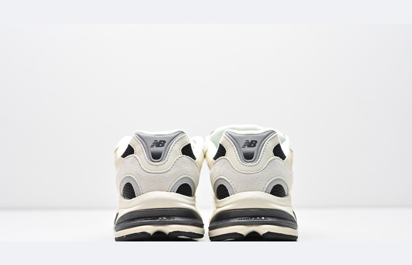 New Balance 509 – Gris clair / Noir – Variante 2