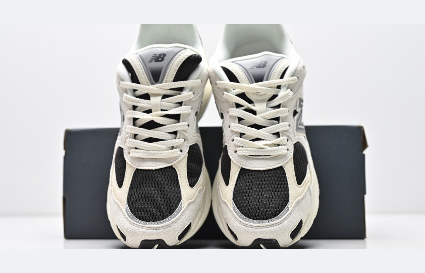 New Balance 509 – Gris clair / Noir – Variante 2