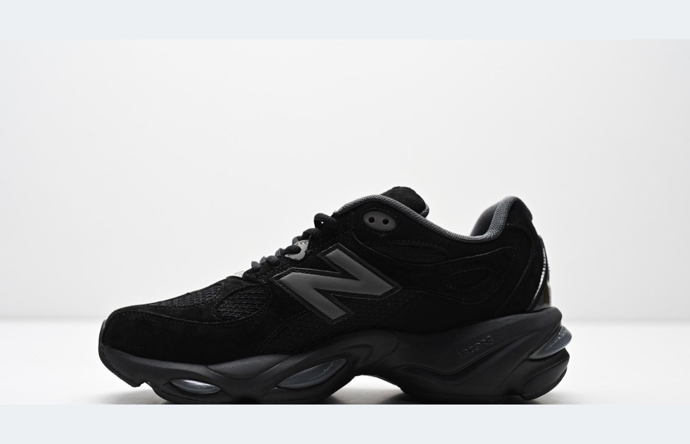 New Balance 9060 – Noir / Gris foncé