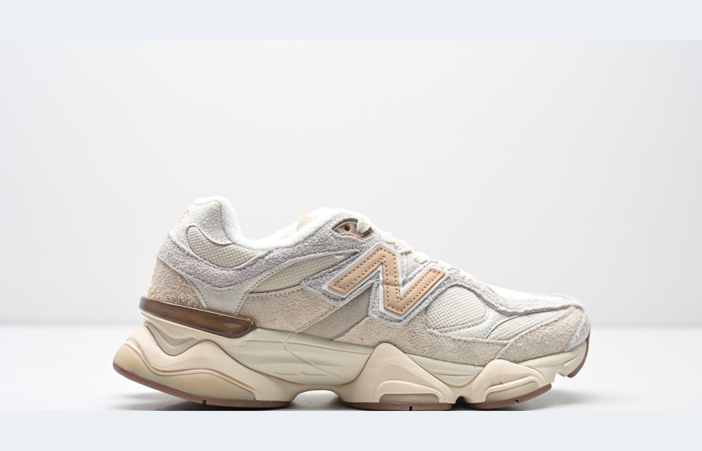 New Balance 9060 – Gris clair / Beige