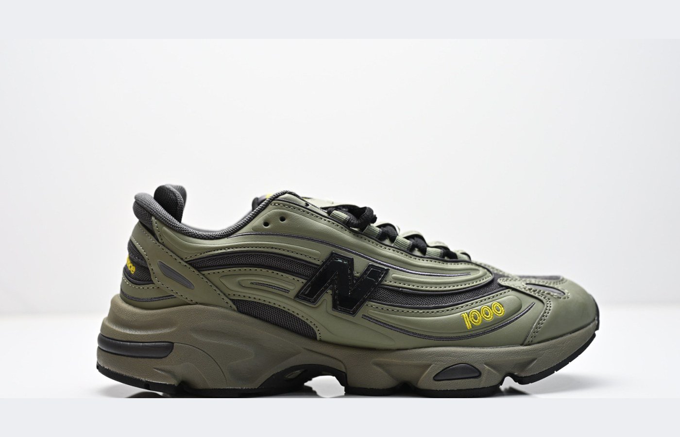 New Balance 1000 – Beige / Noir