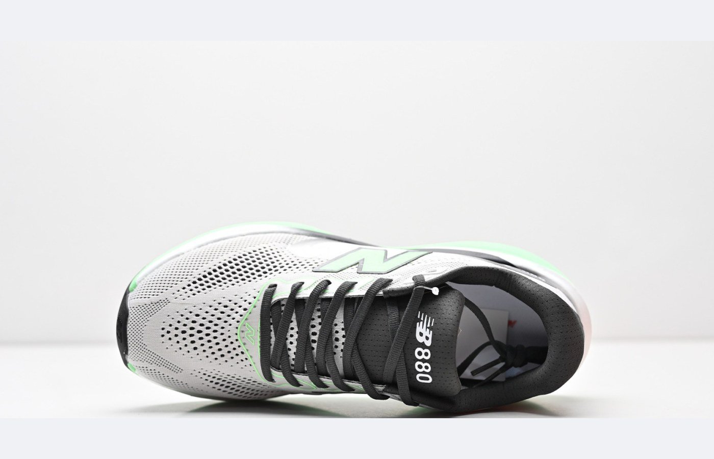 New Balance Fresh Foam X 880v15 – Gris clair / Vert