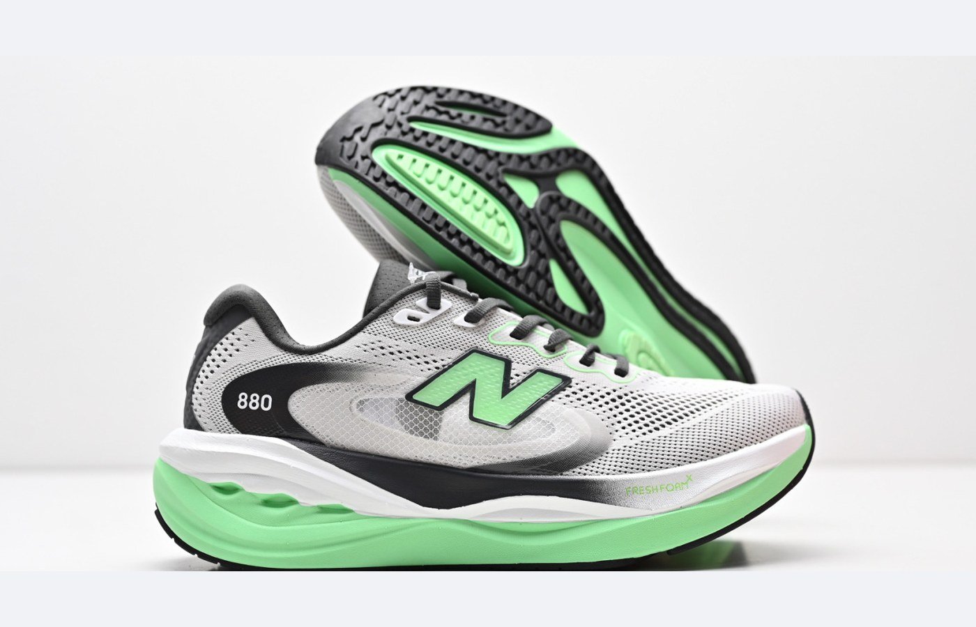 New Balance Fresh Foam X 880v15 – Gris clair / Vert