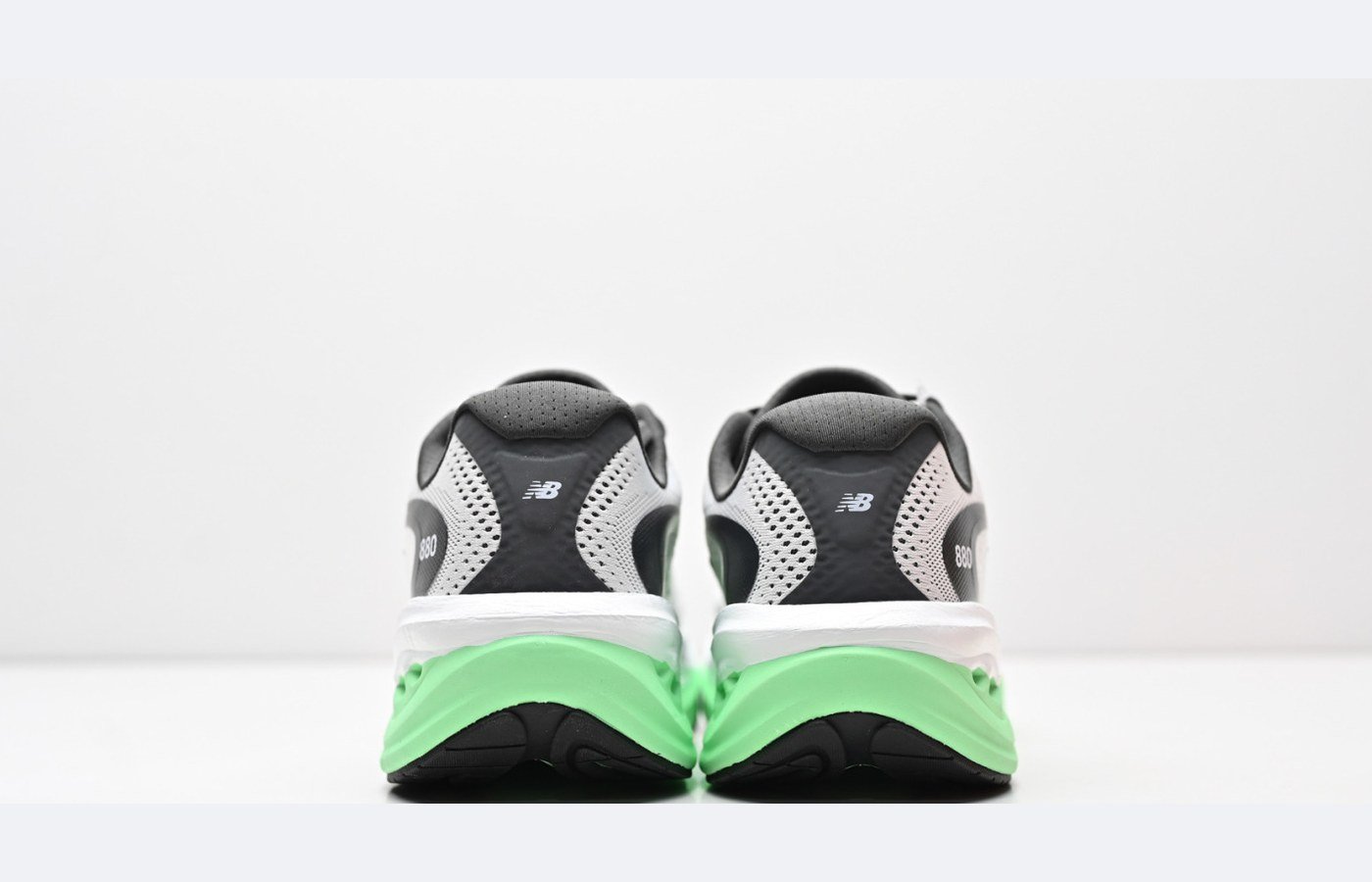 New Balance Fresh Foam X 880v15 – Gris clair / Vert
