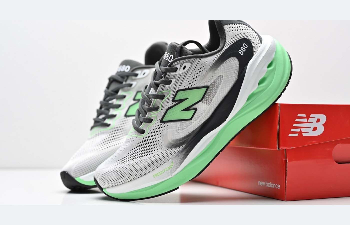 New Balance Fresh Foam X 880v15 – Gris clair / Vert