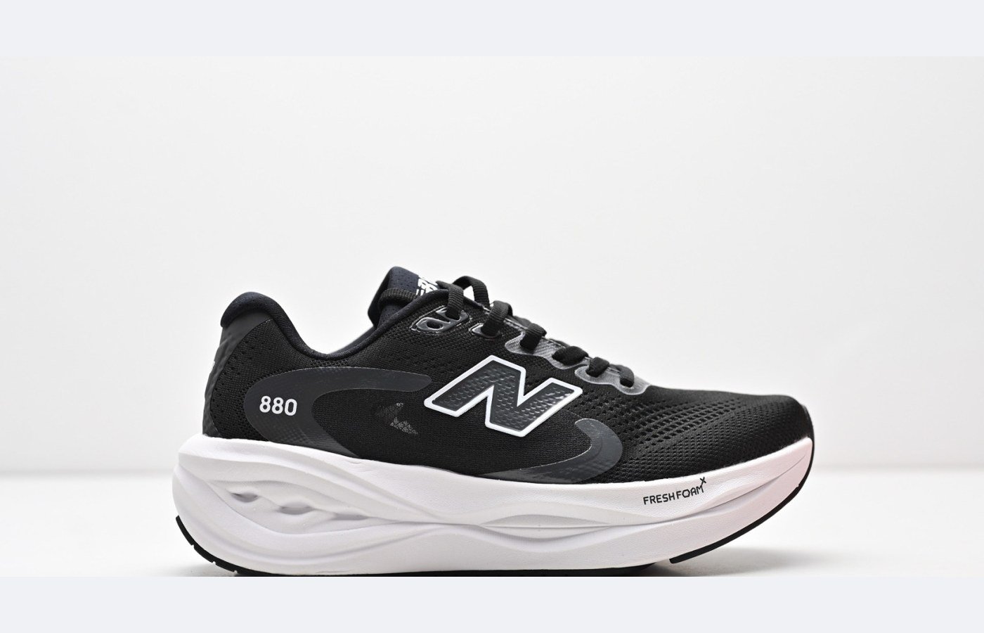 New Balance Fresh Foam X 880v15 – Noir / Gris clair