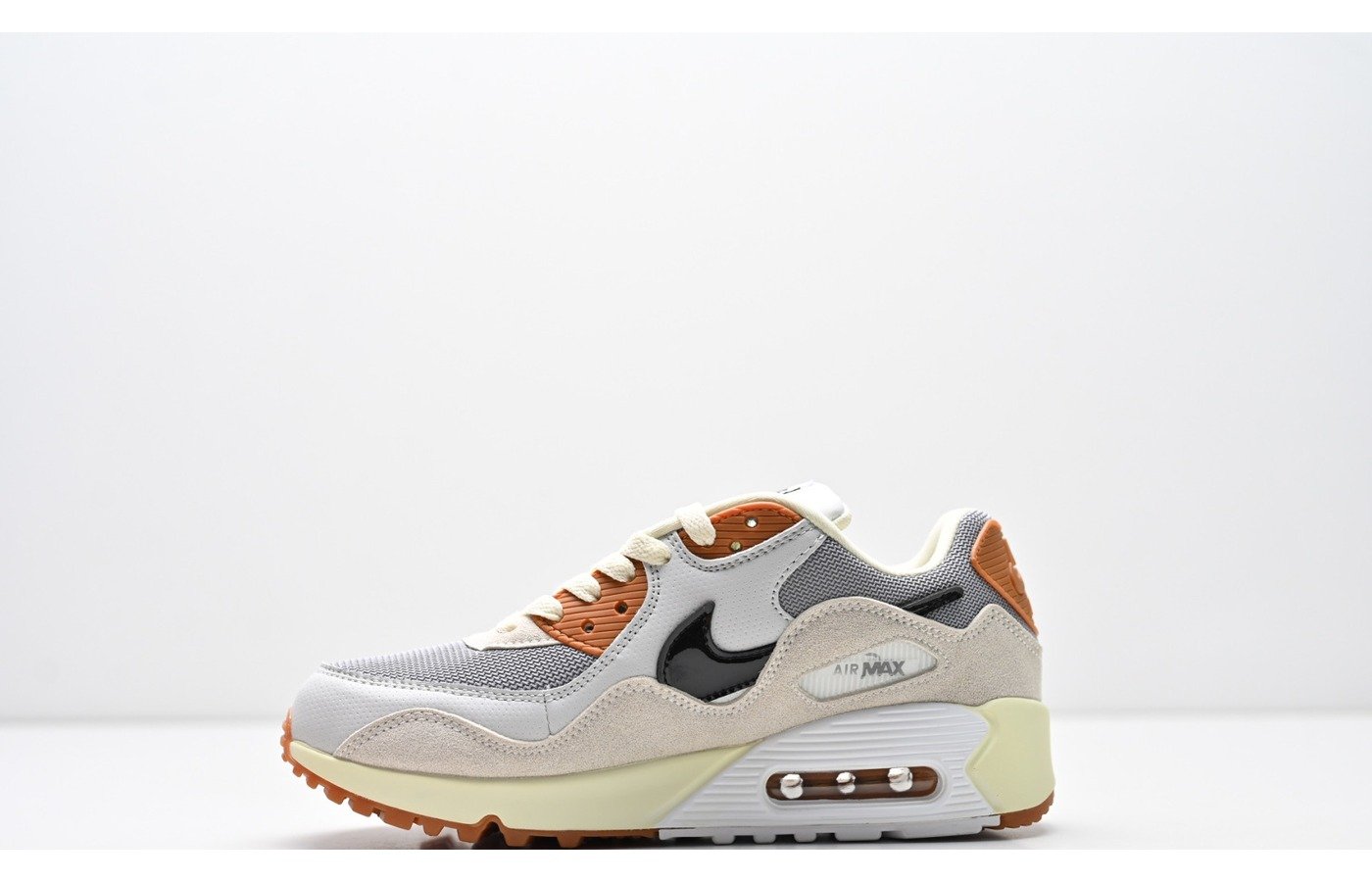 Nike Air Max 90 – Blanc Beige Noir et Orange