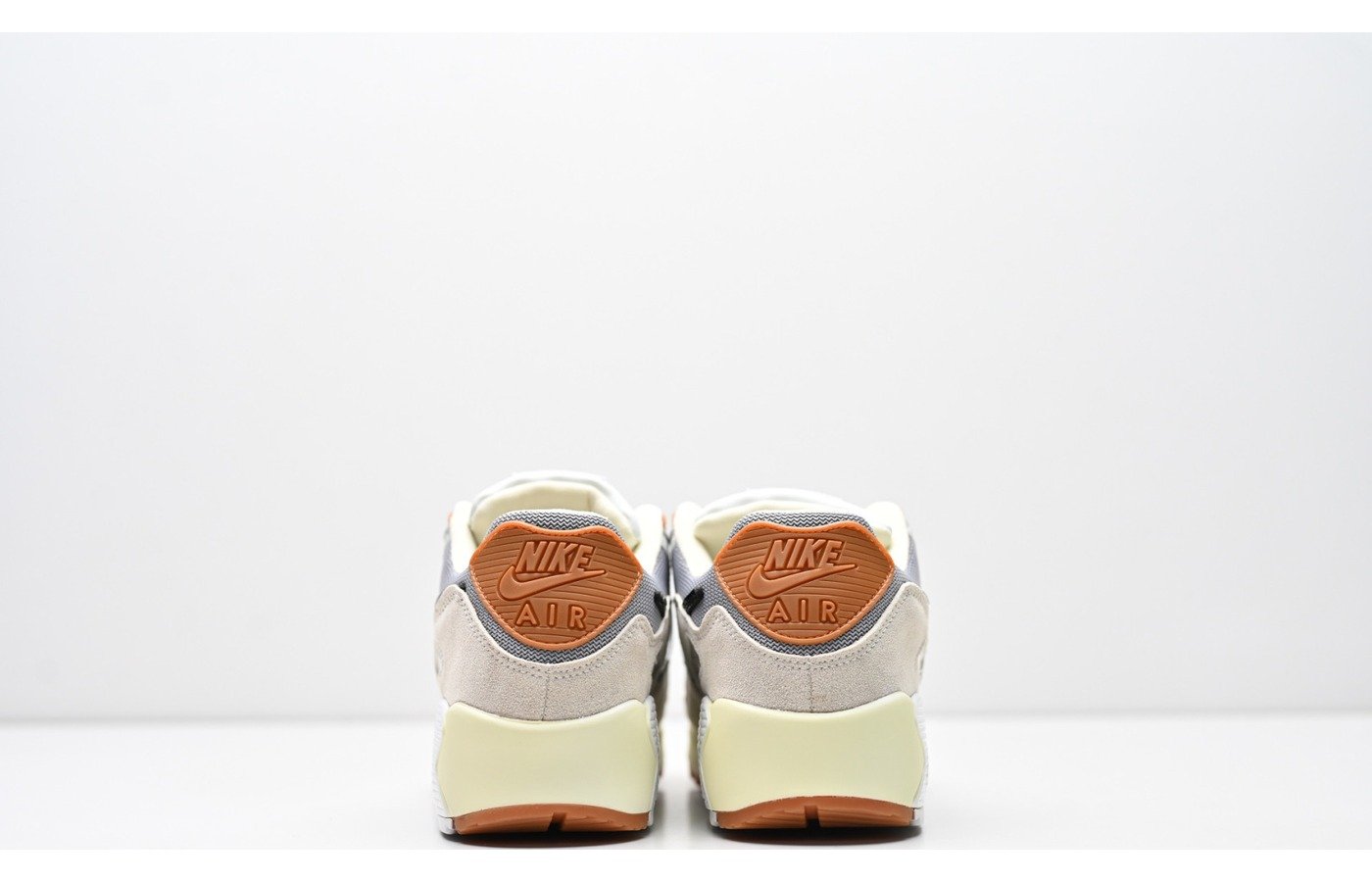 Nike Air Max 90 – Blanc Beige Noir et Orange
