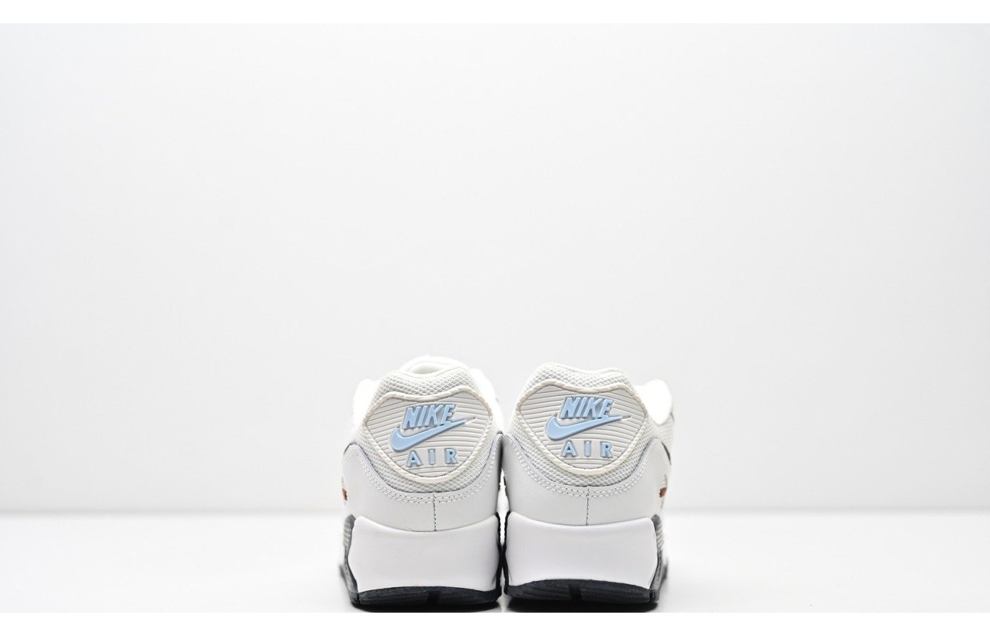 Nike Air Max 90 – Blanc Gris Noir et Bleu Ciel