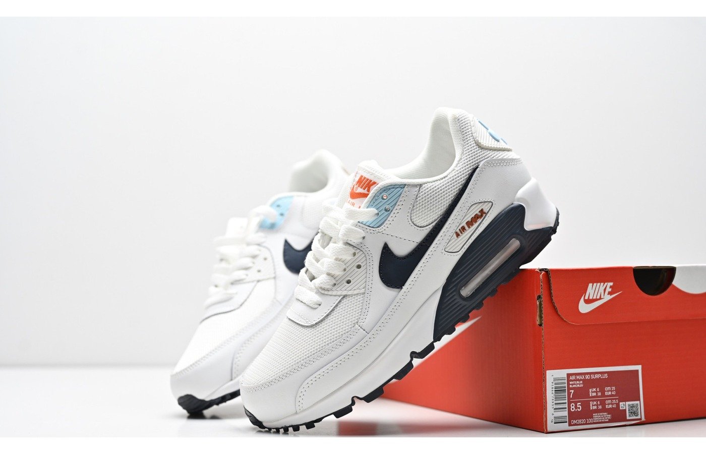Nike Air Max 90 – Blanc Gris Noir et Bleu Ciel
