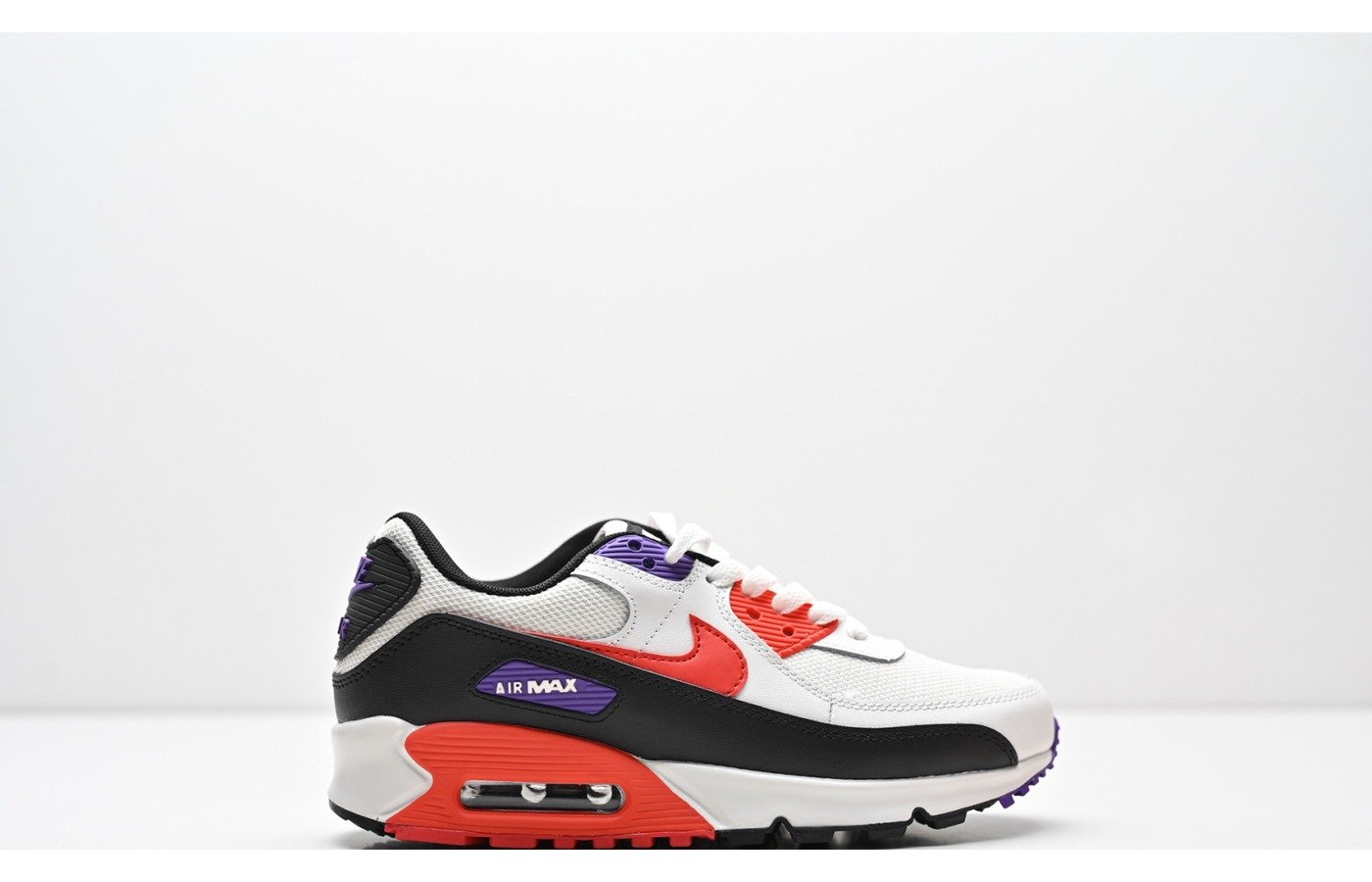 Nike Air Max 90 – Blanc Noir Rouge et Violet