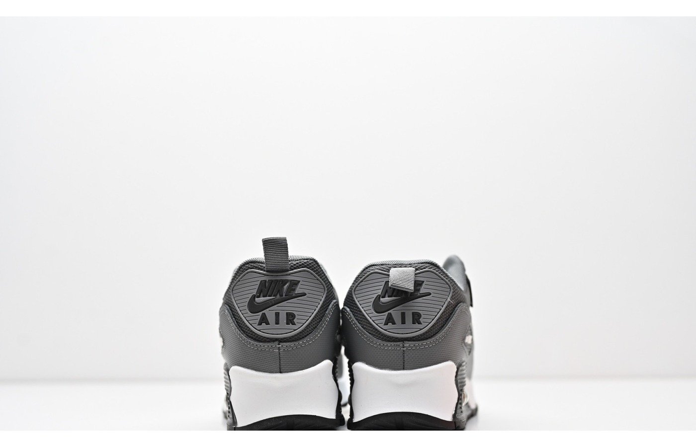 Nike Air Max 90 – Gris Anthracite Noir et Blanc