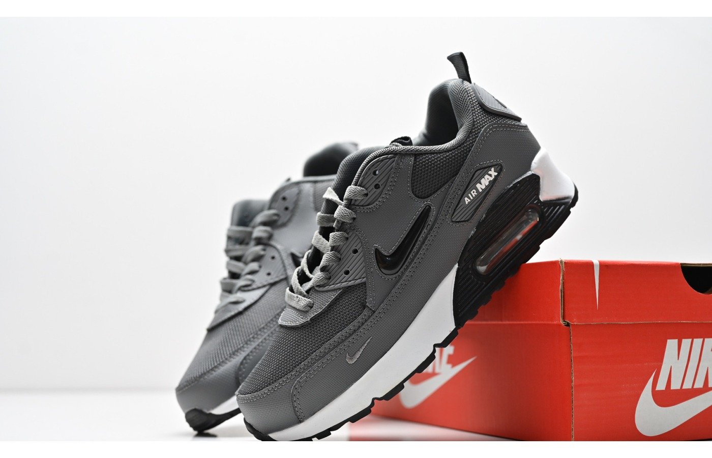 Nike Air Max 90 – Gris Anthracite Noir et Blanc