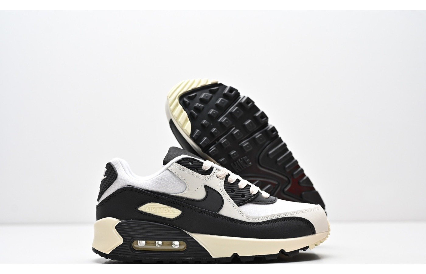 Nike Air Max 90 – Noir et Creme