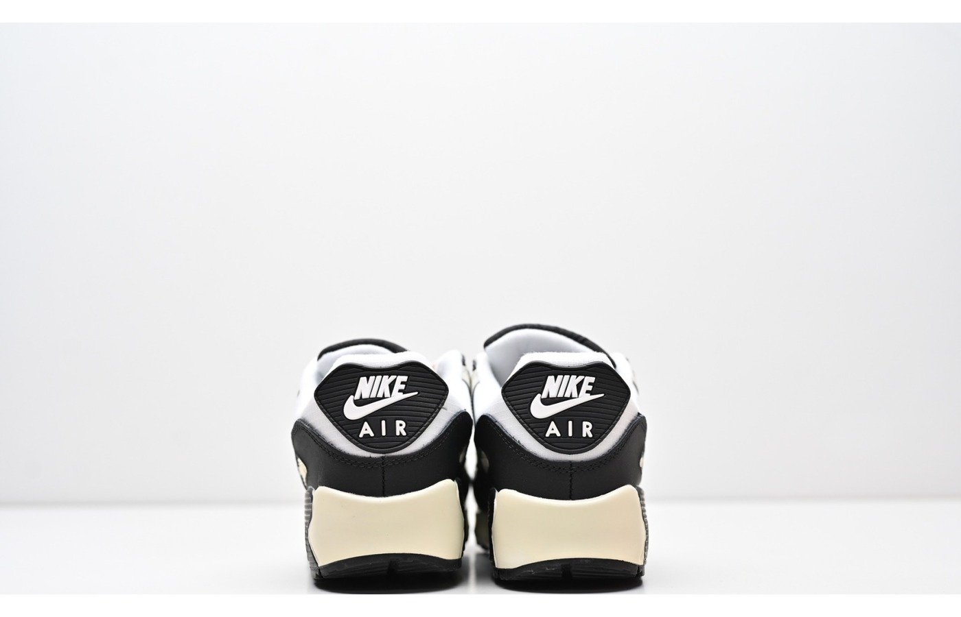 Nike Air Max 90 – Noir et Creme