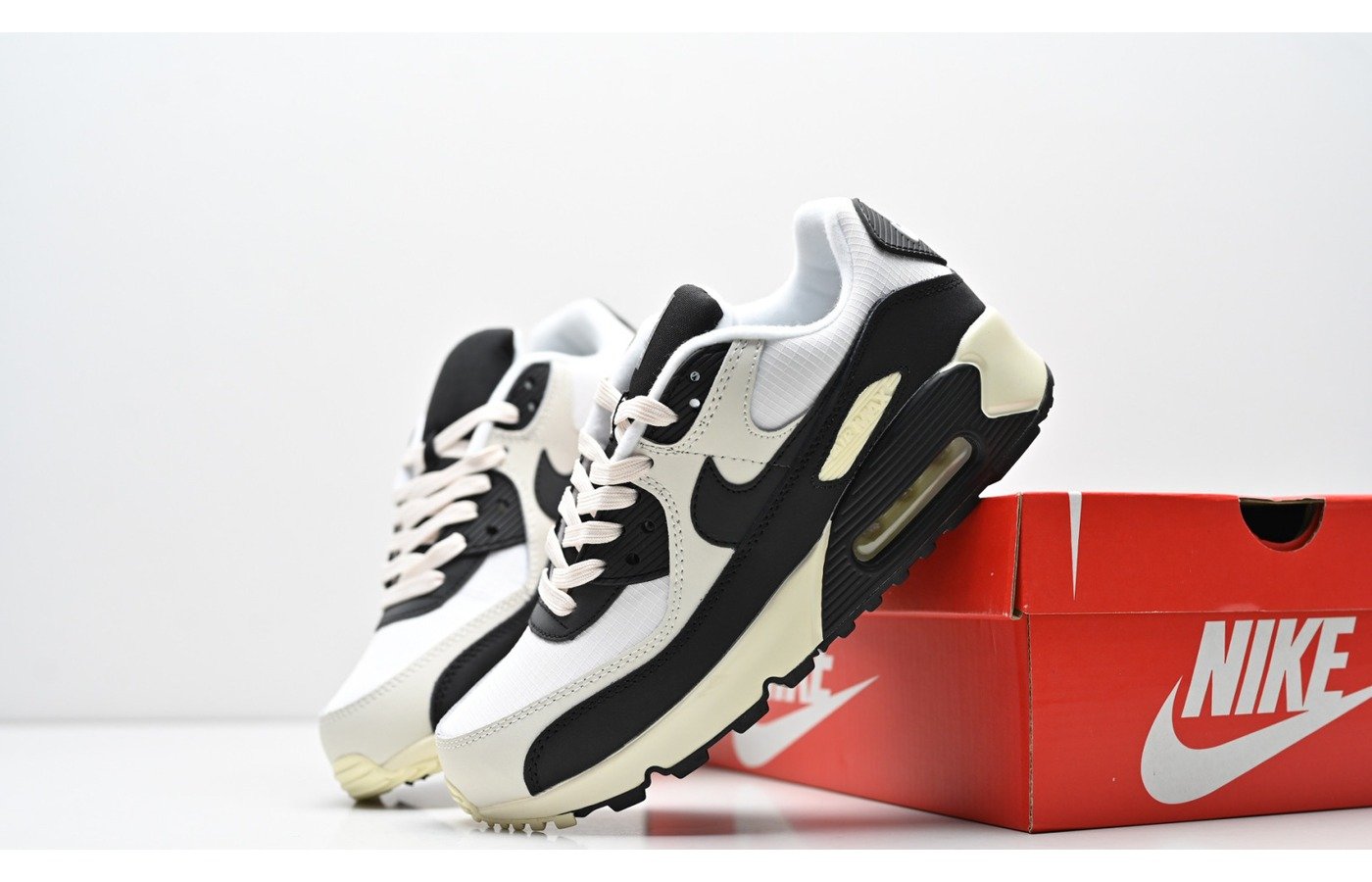Nike Air Max 90 – Noir et Creme
