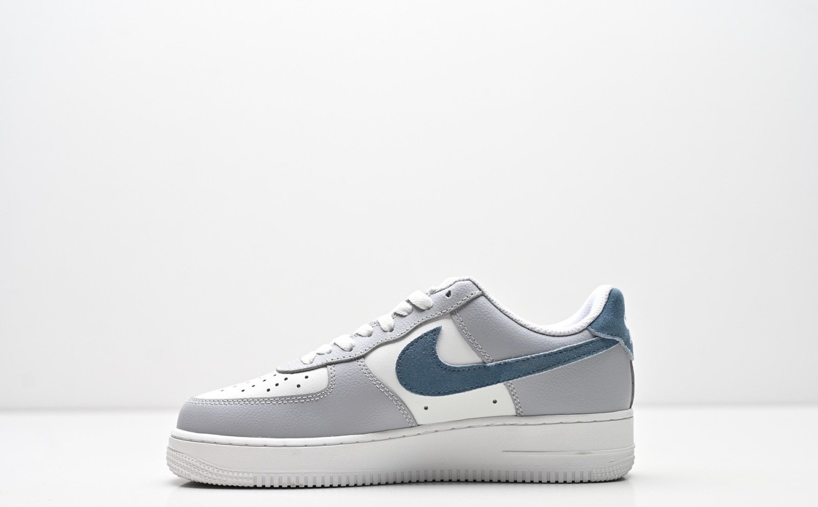 Nike Air Force 1 '07