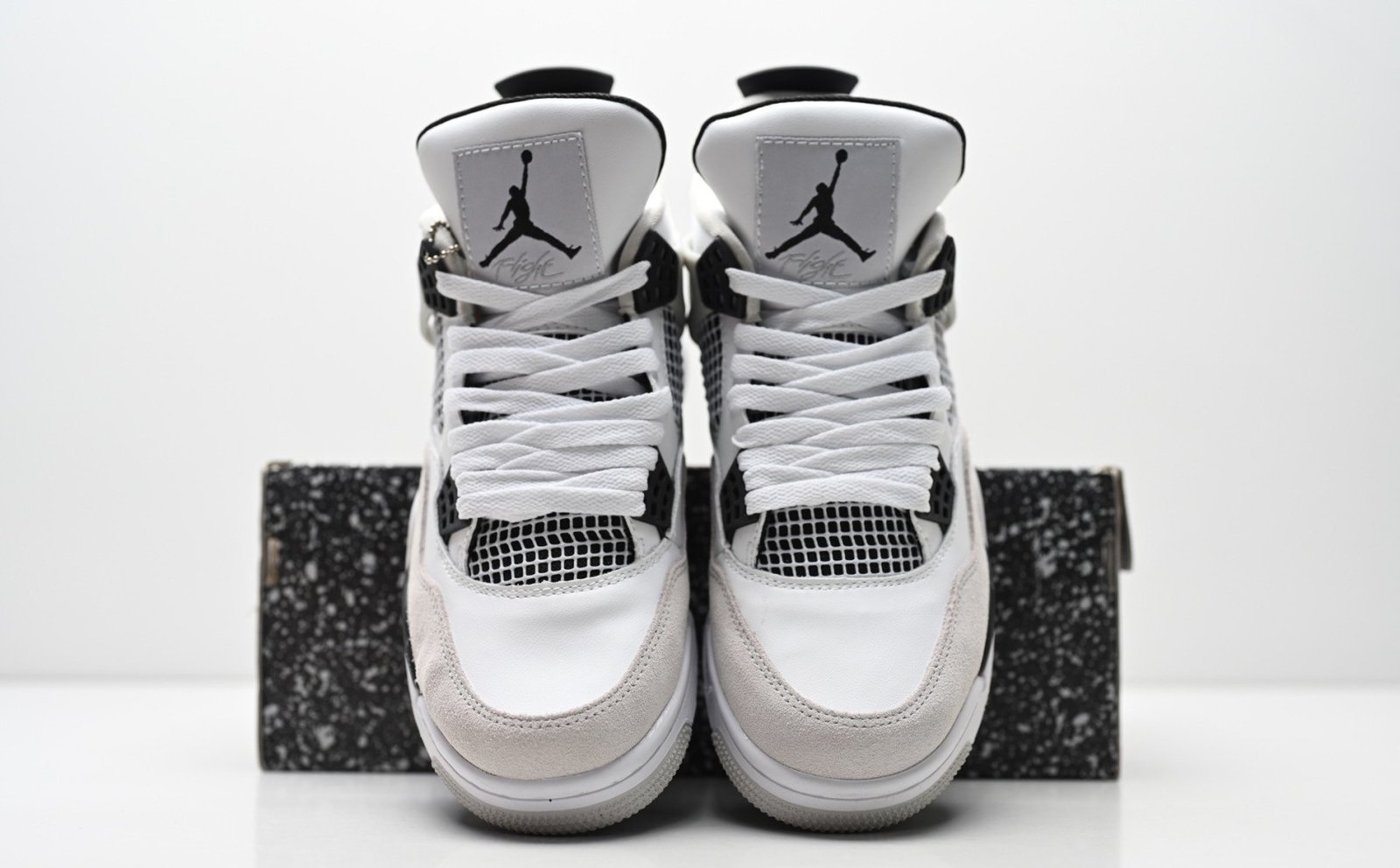 Air Jordan 4