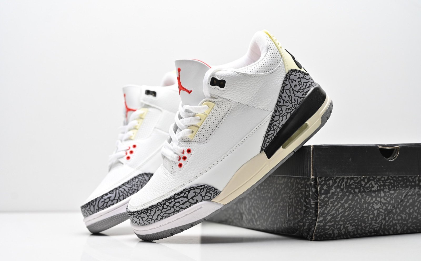 Air Jordan 4