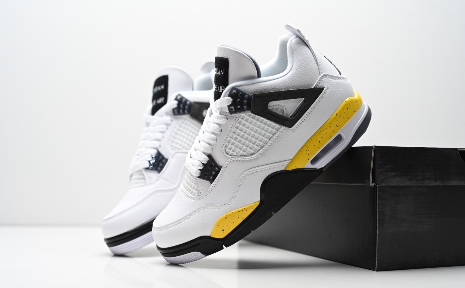 Air Jordan 4