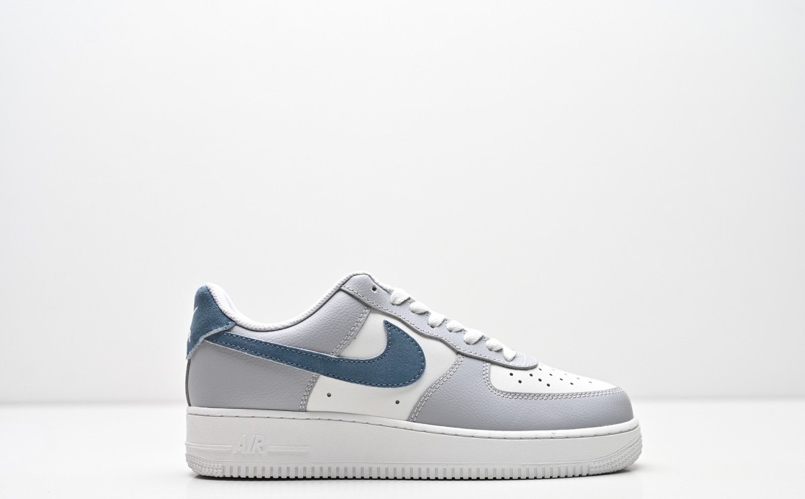Nike Air Force 1 '07