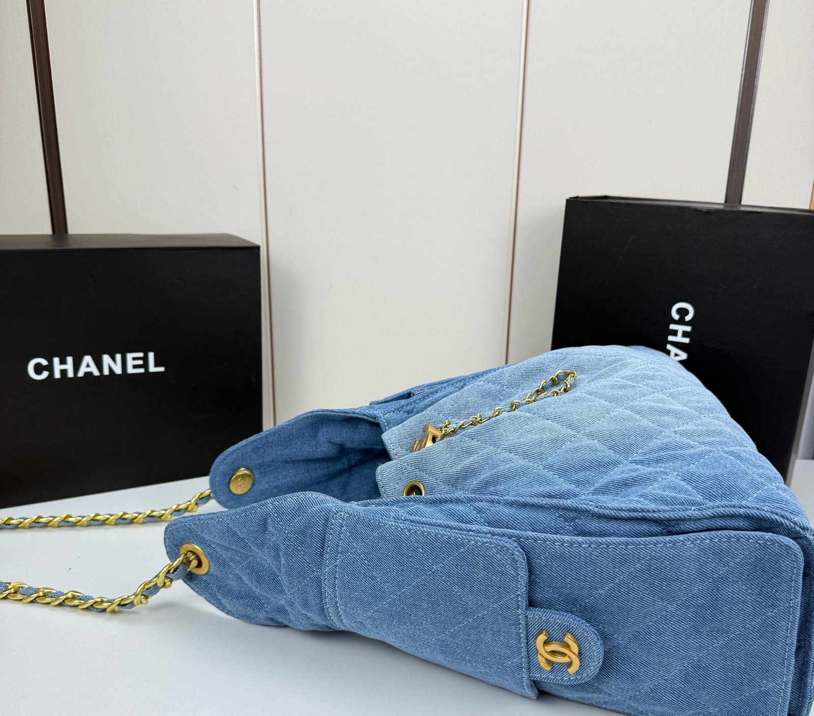 Chanel 22 Bag Denim – Bleu denim – chaîne dorée
