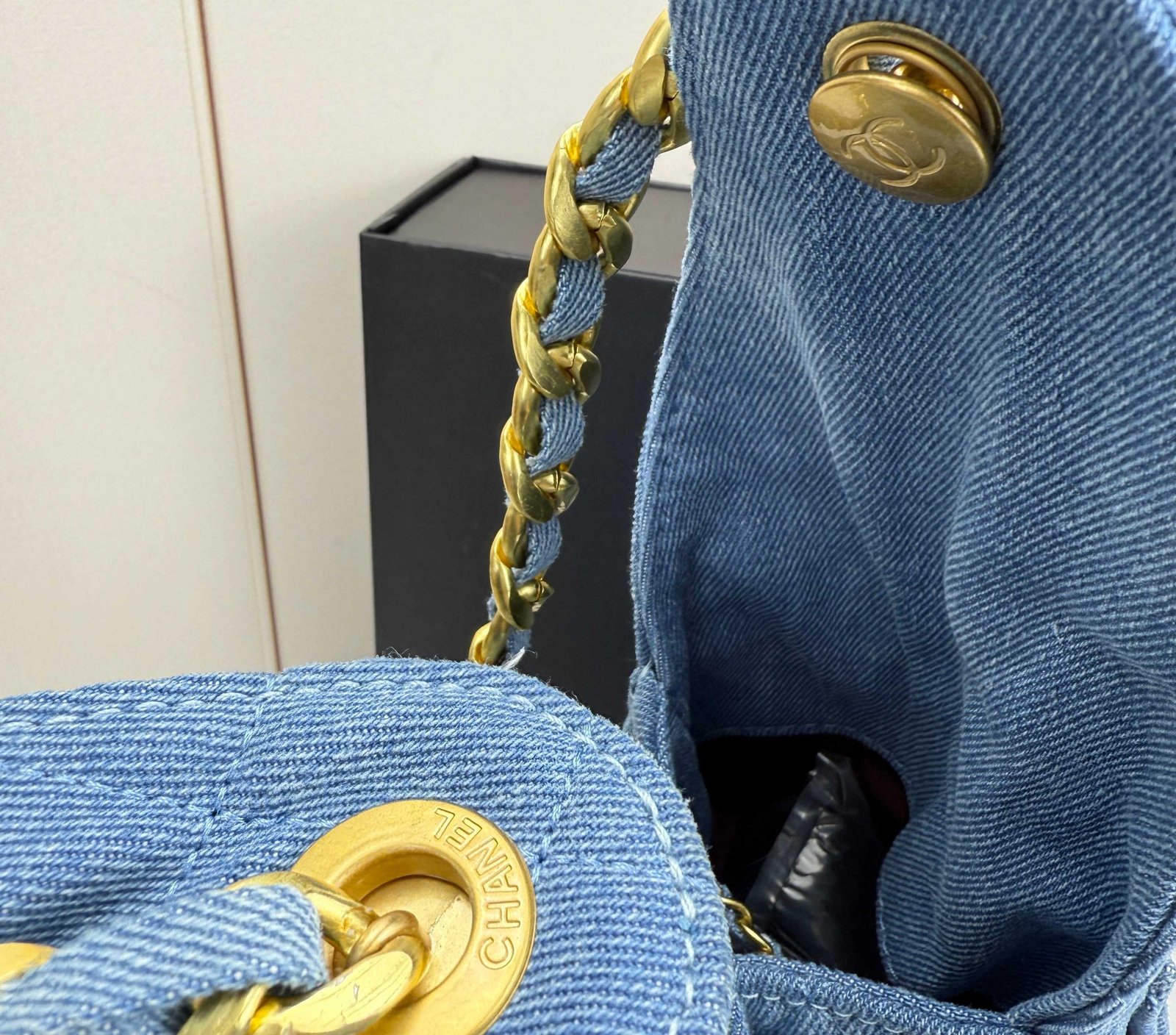 Chanel 22 Bag Denim – Bleu denim – chaîne dorée