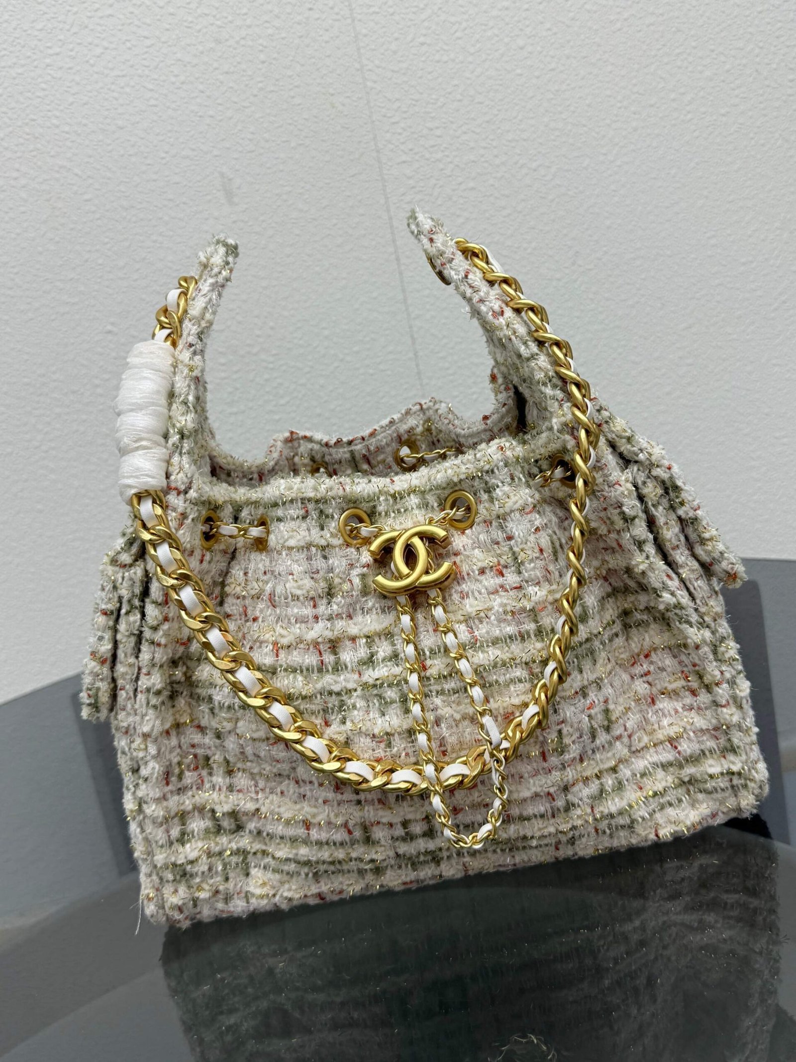 Chanel 22 Bag Tweed – Beige multicolore – chaîne dorée