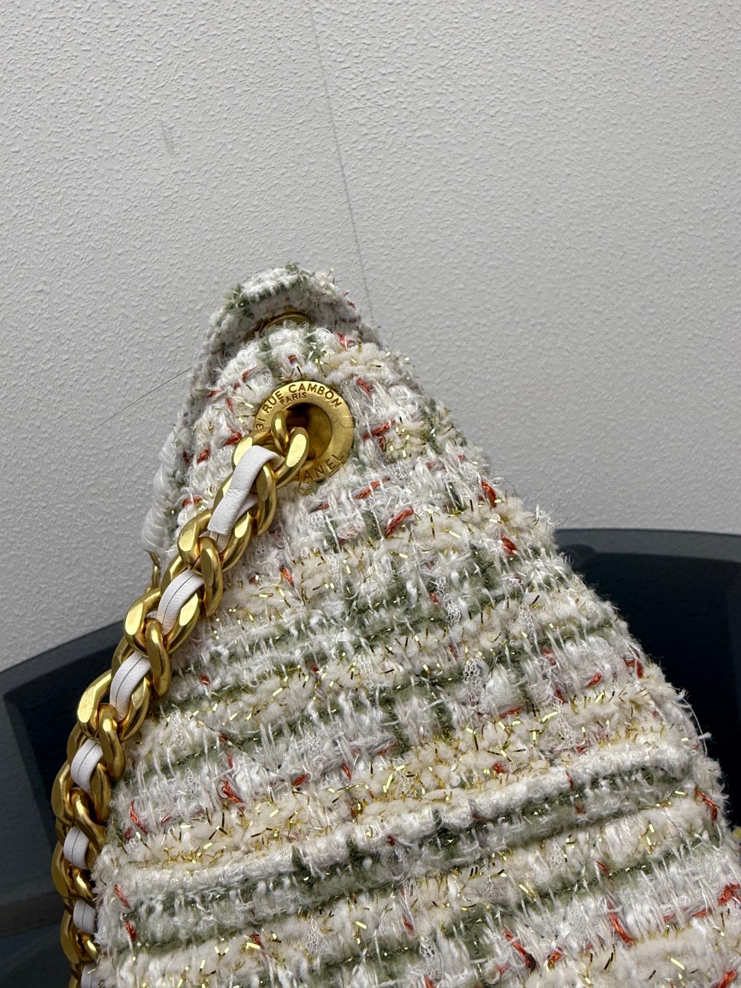 Chanel 22 Bag Tweed – Beige multicolore – chaîne dorée