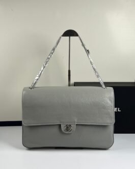 Chanel Flap Bag – Gris clair – fermoir argenté