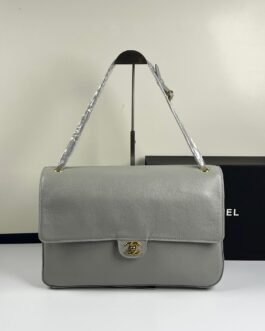 Chanel Flap Bag – Gris clair – fermoir doré