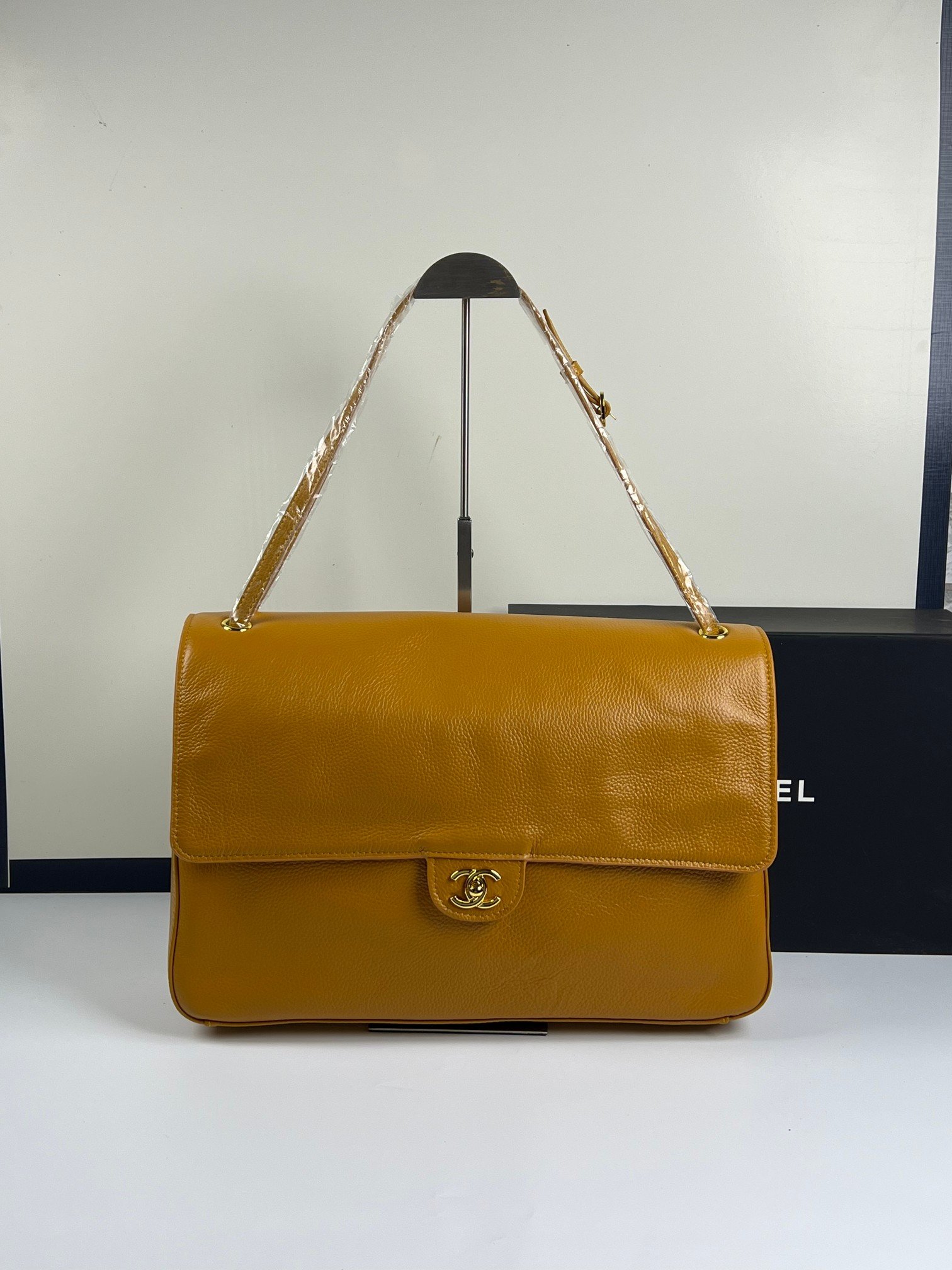 Chanel Flap Bag – Ocre – fermoir doré