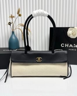Chanel Top Handle bicolore – Noir et blanc – fermoir doré