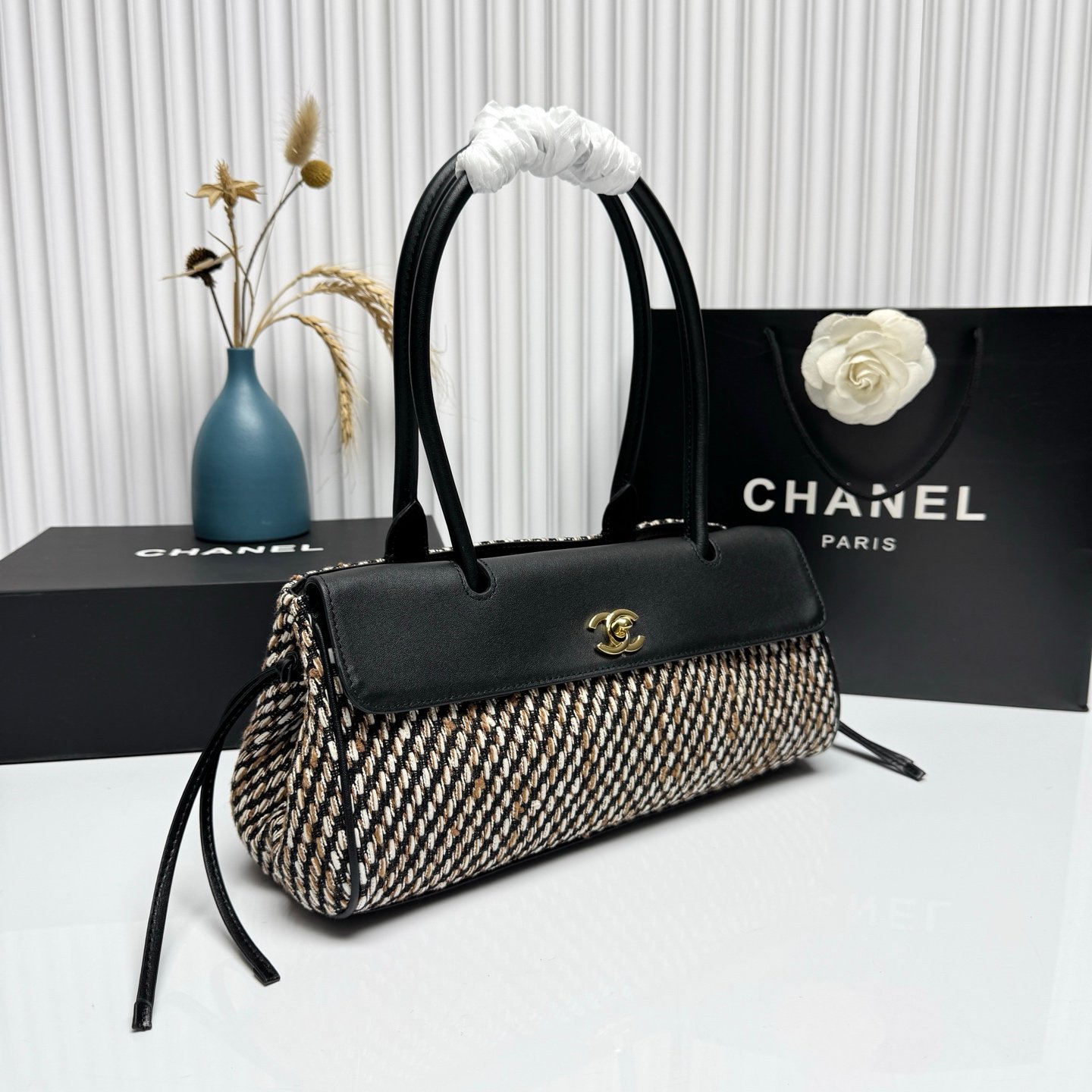 Chanel Top Handle Tweed – Noir et blanc – fermoir doré