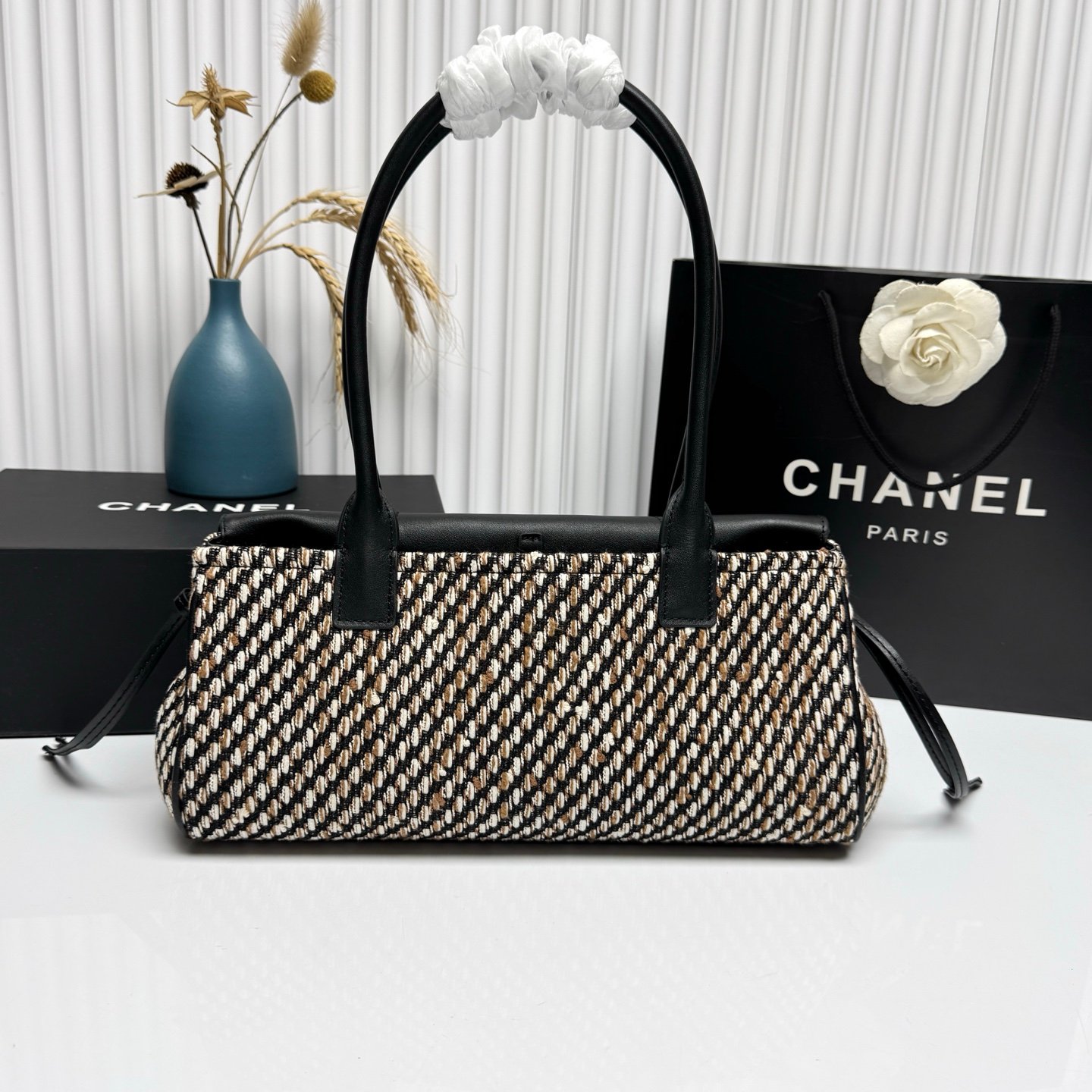 Chanel Top Handle Tweed – Noir et blanc – fermoir doré